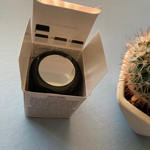 NEW Artistry studio Tokyo edition blush RARE AMWAY Cosmetics Blusher - Picture 10 of 11